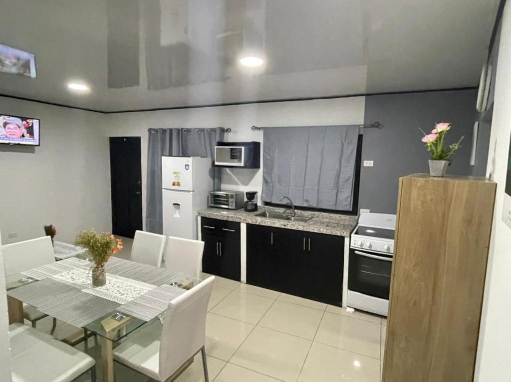 Apartamentos Cielo #1, Airport Juan Santamaria Alajuela Buitenkant foto